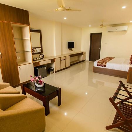 Kizhake Chālakudi Miracle Residency酒店 外观 照片