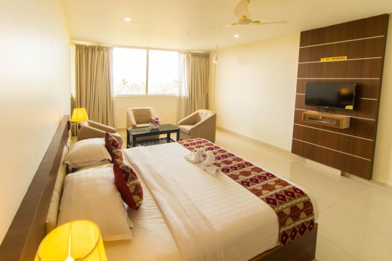 Kizhake Chālakudi Miracle Residency酒店 外观 照片