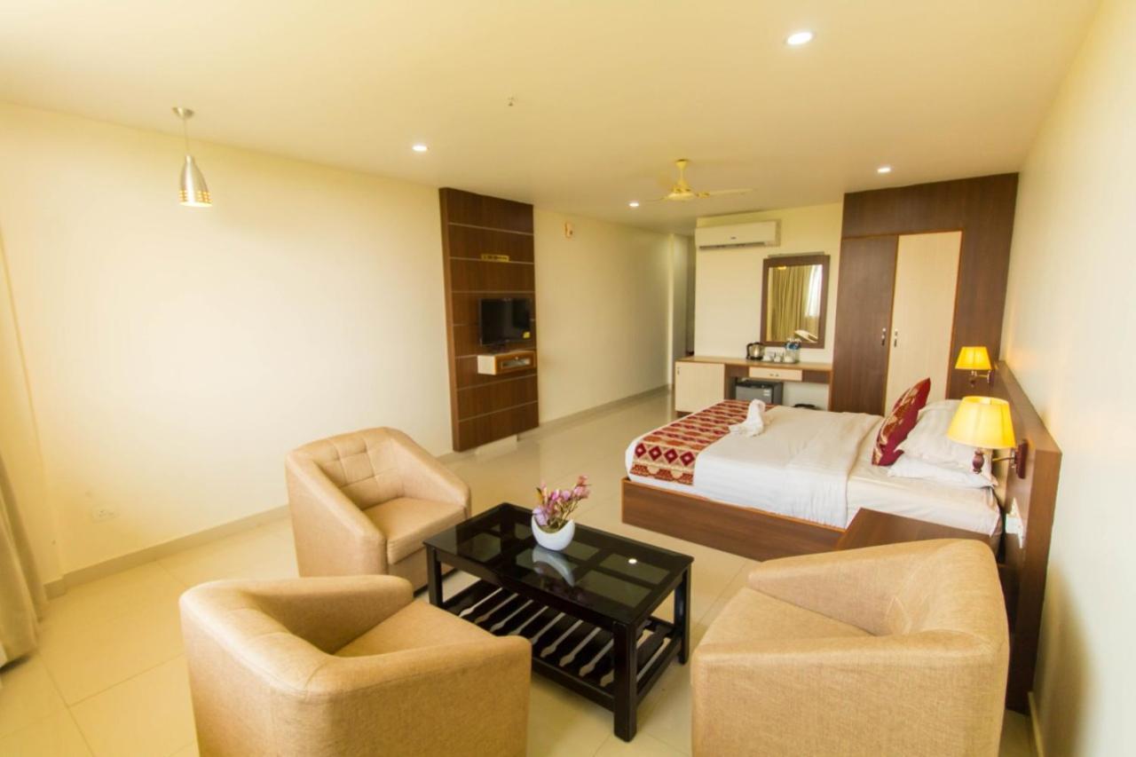 Kizhake Chālakudi Miracle Residency酒店 外观 照片