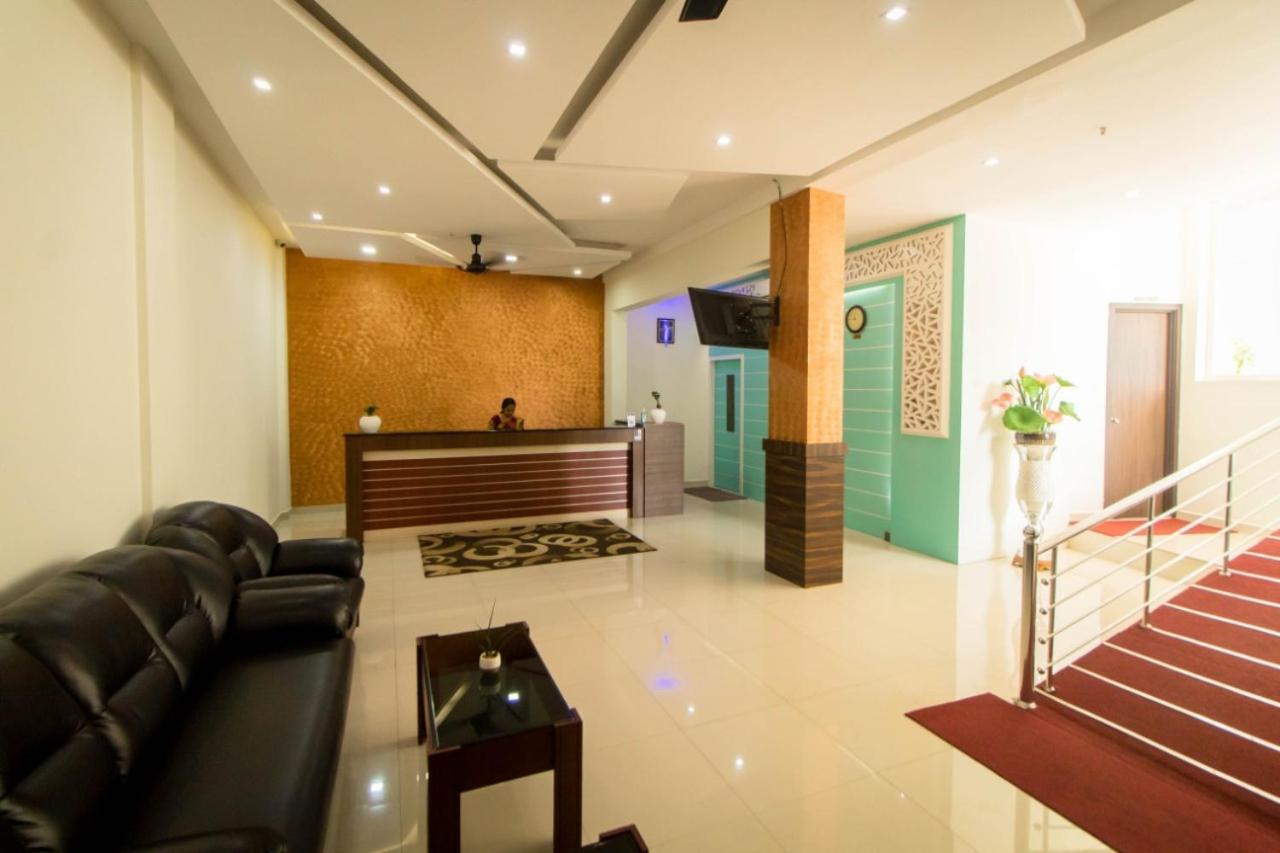 Kizhake Chālakudi Miracle Residency酒店 外观 照片
