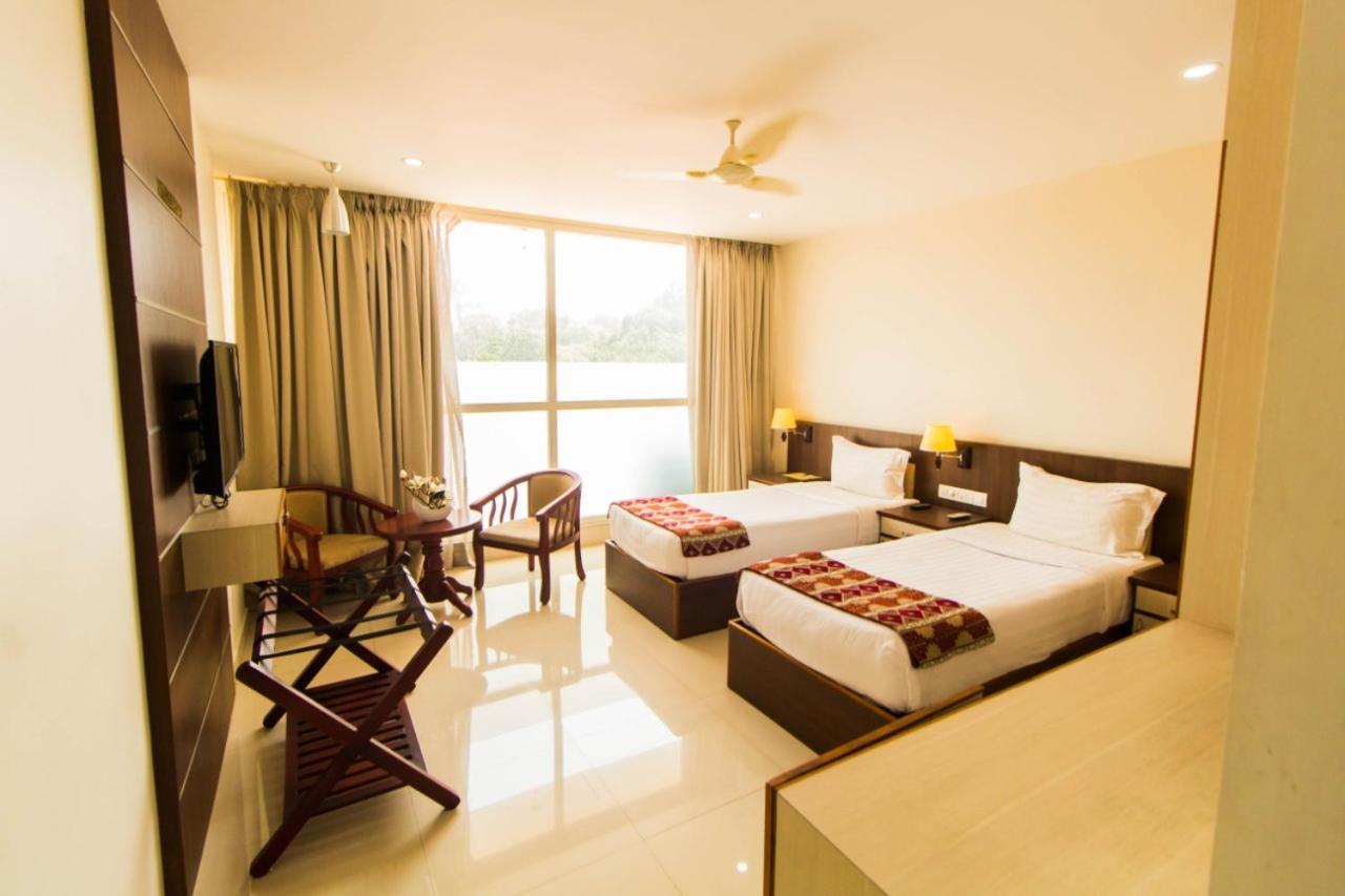 Kizhake Chālakudi Miracle Residency酒店 外观 照片