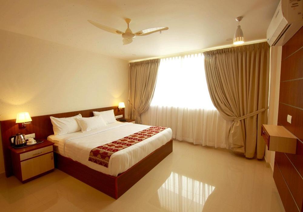 Kizhake Chālakudi Miracle Residency酒店 外观 照片